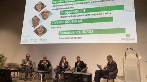 Le colloque « Santé du végétal, une seule santé et un seul monde » qui a eu lieu le 28 janvier à Paris s’est terminé par une table ronde « Comment favoriser le débat sociétal ? » ©Léna Hespel